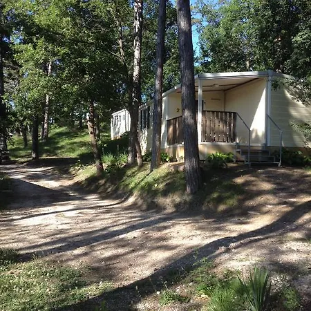 Camping Pineta Κάμπινγκ Ουρμπίνο
